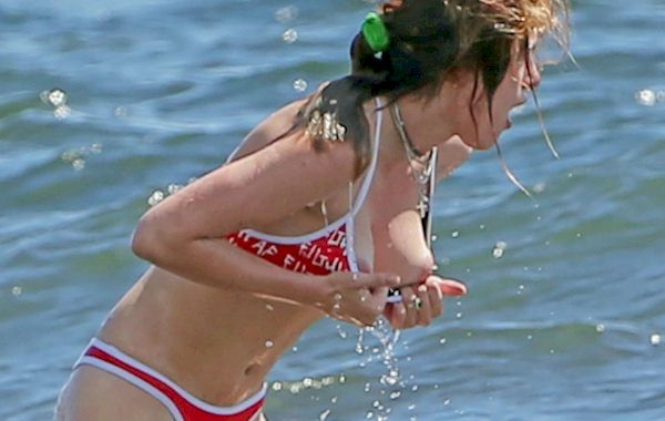 Bella Thorne Big Tits Ass - Bella Thorne Nip Slips in Hawaii! â€“ The Nip Slip - Celebrity ...