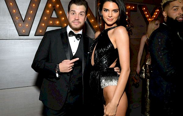 600px x 380px - Kendall Jenner was All Legs and Flashed Panties at the Vanity Fair Oscar  Party! â€“ The Nip Slip