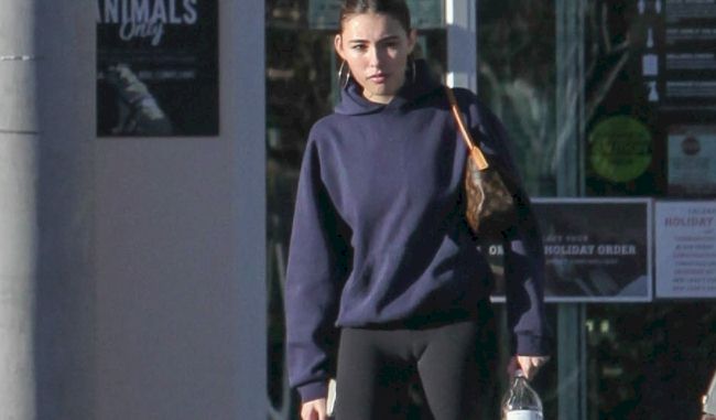 Madison Beer – Sexy Ass and Camel-Toe in Leggings out in West