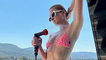 Paris Hilton - The Nip Slip
