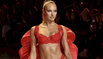 Candice Swanepoel - Victoria's Secret Fashion Show 2024