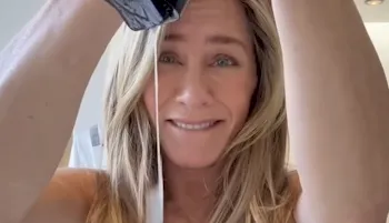 Jennifer Aniston nipple pokies