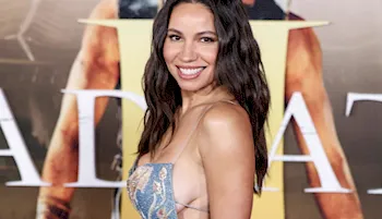 Jurnee Smollett sideboob